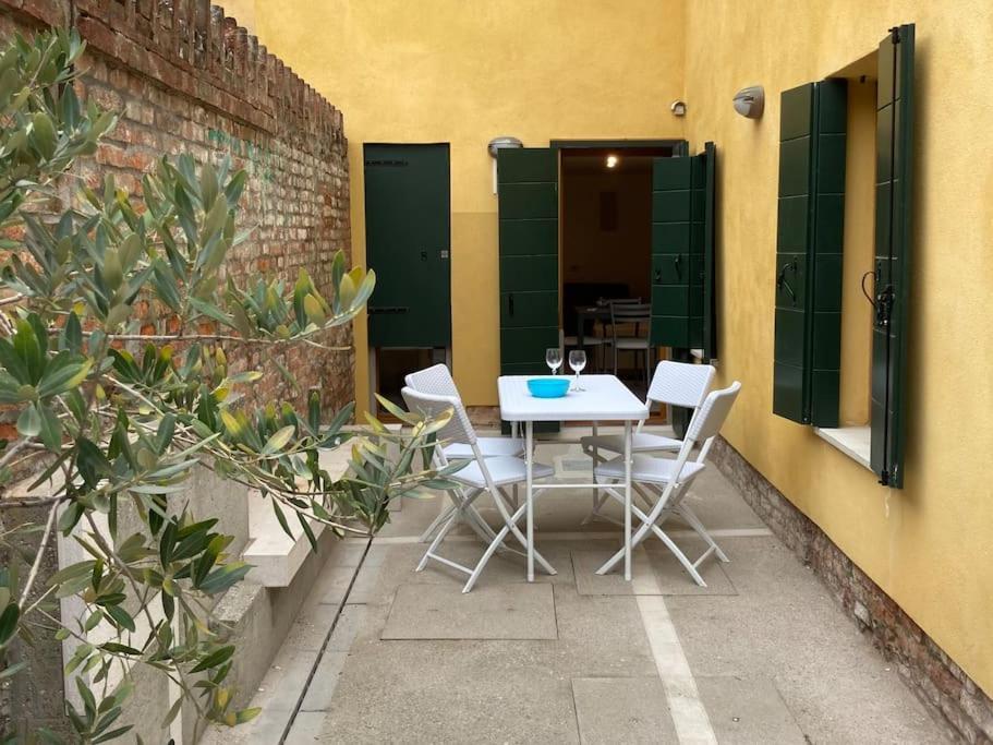 Appartamento Tre Archi Con Corte Privata Veneza Exterior foto