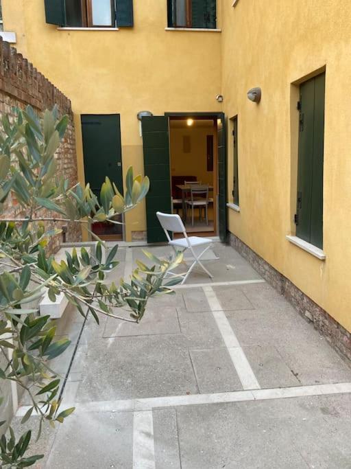 Appartamento Tre Archi Con Corte Privata Veneza Exterior foto