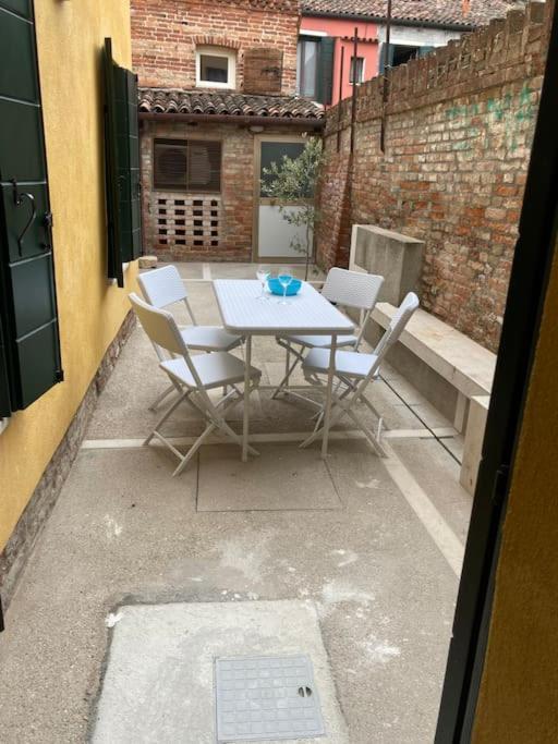 Appartamento Tre Archi Con Corte Privata Veneza Exterior foto