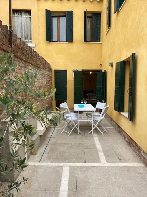 Appartamento Tre Archi Con Corte Privata Veneza Exterior foto